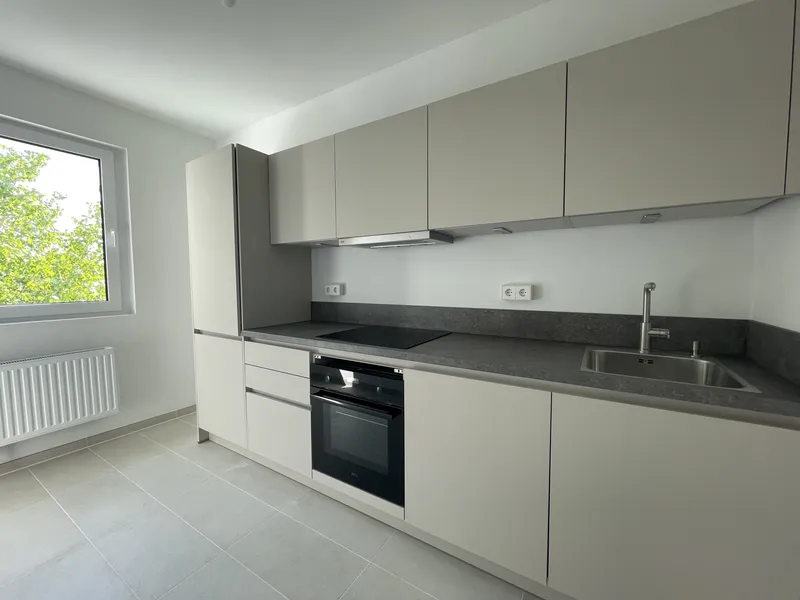 Erstbezug nach Sanierung, 1 Zimmer Wohnung mit Balkon und EBK — photo 1